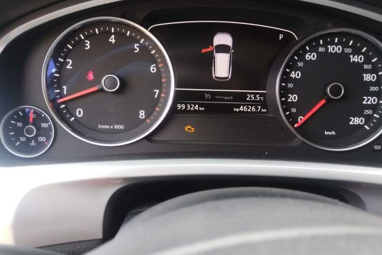 Used Volkswagen Touareg 2011 3.0 TSI Standard Version Odometer Close Up