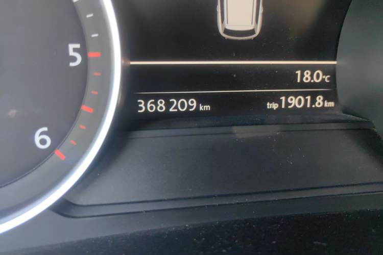 Used Volkswagen Touareg 2011 3.0 TDI Diesel Comfort Version Odometer Close Up