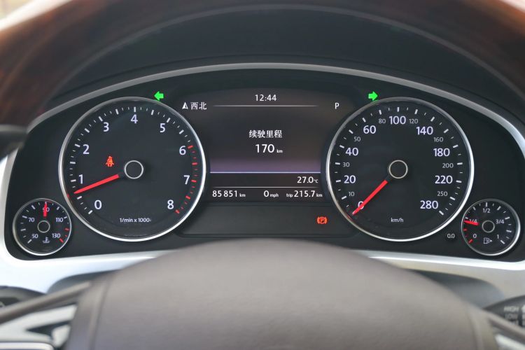 Used Volkswagen Touareg 2011 3.0 TSI Comfort Version Odometer Close Up