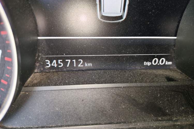 Used Volkswagen Touareg 2011 3.0 TSI Standard Version Odometer Close Up
