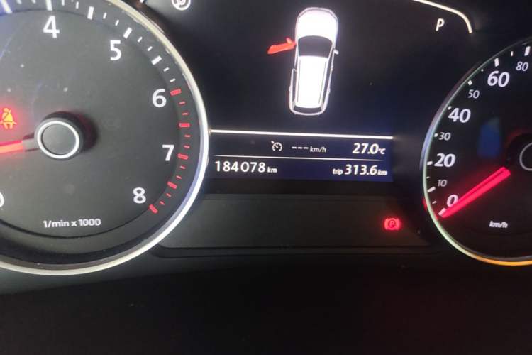 Used Volkswagen Touareg 2011 3.0 TSI Standard Version Odometer Close Up