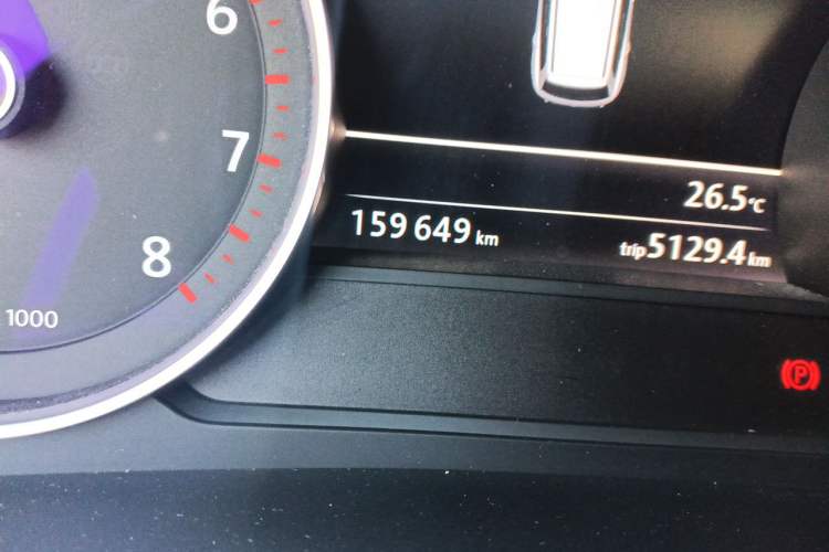 Used Volkswagen Touareg 2011 3.0 TSI Comfort Version Odometer Close Up