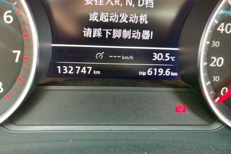 Used Volkswagen Touareg 2011 3.0 TSI Standard Version Odometer Close Up