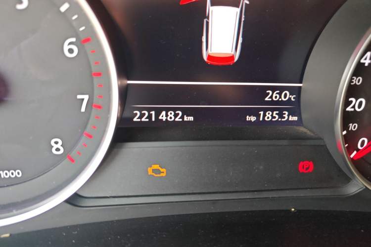 Used Volkswagen Touareg 2011 3.0 TSI Luxury Edition Odometer Close Up