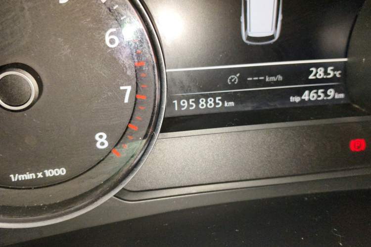 Used Volkswagen Touareg 2011 3.0 TSI Luxury Edition Odometer Close Up