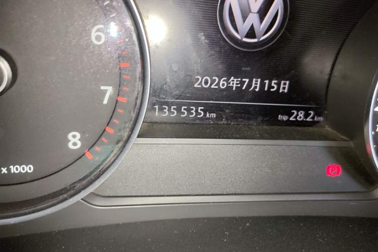 Used Volkswagen Touareg 2011 3.0 TSI Standard Version Odometer Close Up