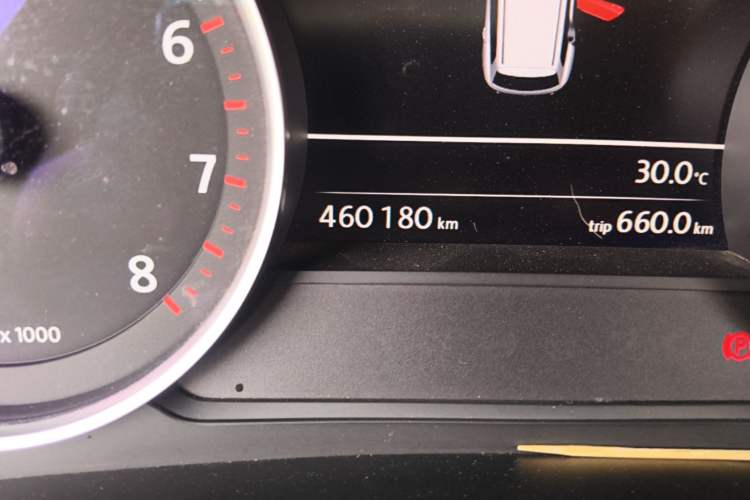 Used Volkswagen Touareg 2011 3.0 TSI Comfort Version Odometer Close Up