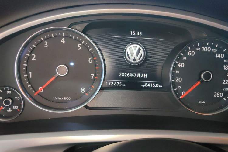 Used Volkswagen Touareg 2011 3.0 TSI Comfort Version Odometer Close Up