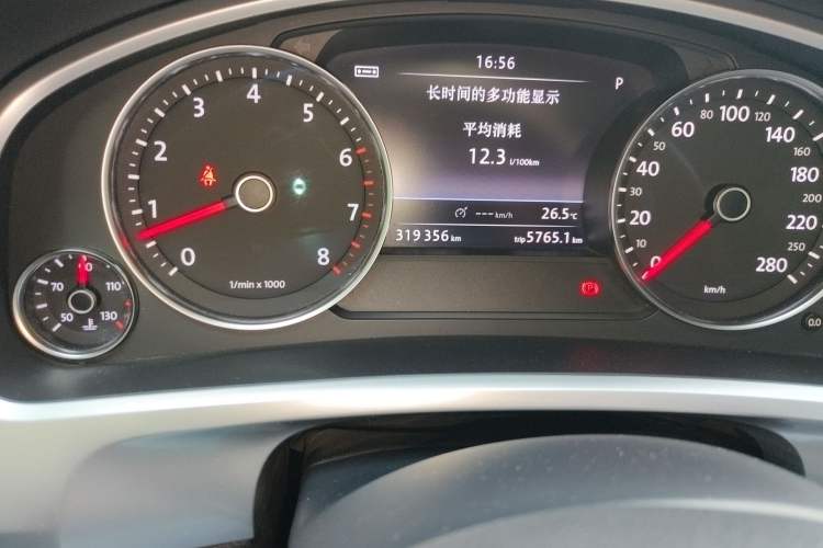 Used Volkswagen Touareg 2011 3.0 TSI Comfort Version Odometer Close Up