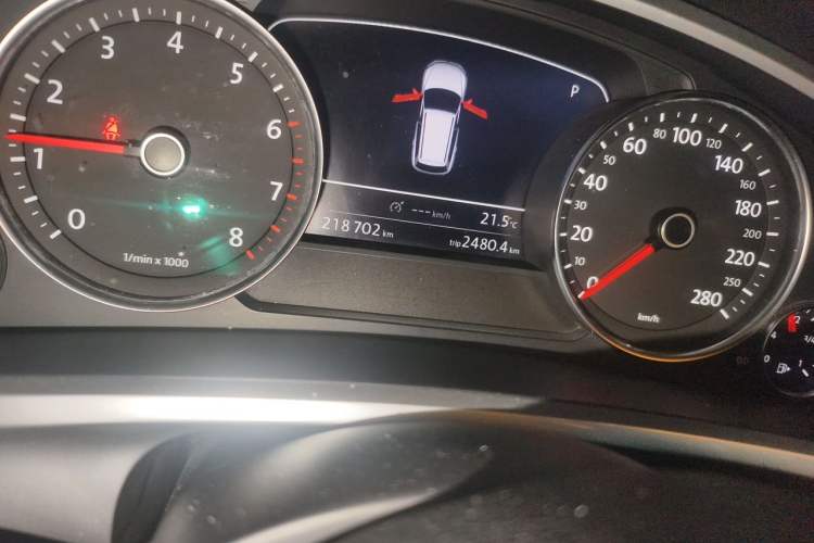 Used Volkswagen Touareg 2011 3.0 TSI Standard Version Odometer Close Up