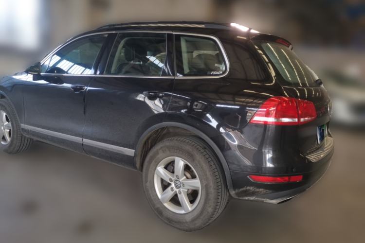 Used Volkswagen Touareg 2011 3.0 TSI Comfort Version Rear Left 45 Deg