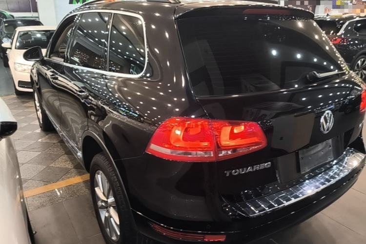Used Volkswagen Touareg 2011 3.0 TSI Comfort Version Rear Left 45 Deg
