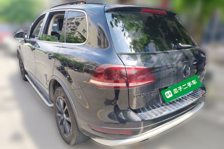 Used Volkswagen Touareg 2011 3.0 TSI High-End Version Rear Left 45 Deg
