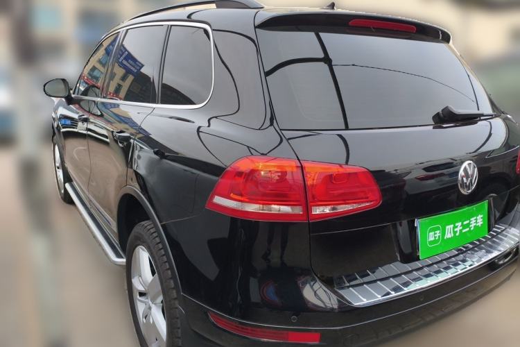 Used Volkswagen Touareg 2011 3.0 TSI High-End Version Rear Left 45 Deg