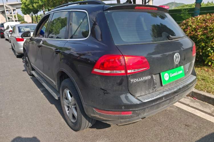 Used Volkswagen Touareg 2011 3.0 TSI Comfort Version Rear Left 45 Deg