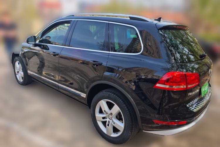 Used Volkswagen Touareg 2011 3.0 TSI Hybrid Rear Left 45 Deg