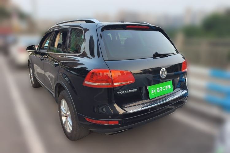 Used Volkswagen Touareg 2011 3.0 TSI High-End Version Rear Left 45 Deg