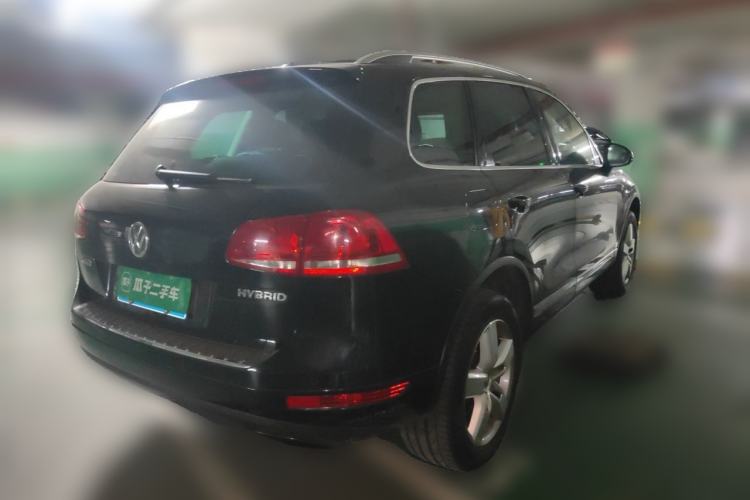 Used Volkswagen Touareg 2011 3.0 TSI Hybrid Rear Right 45 Deg