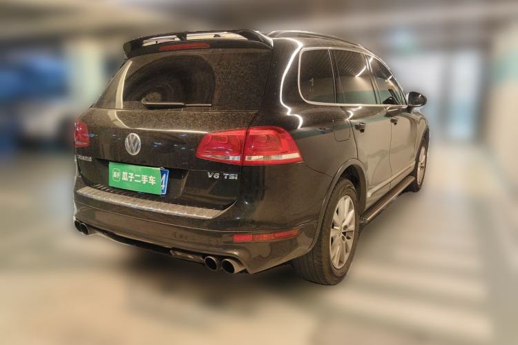 Used Volkswagen Touareg 2011 3.0 TSI High-End Version Rear Right 45 Deg