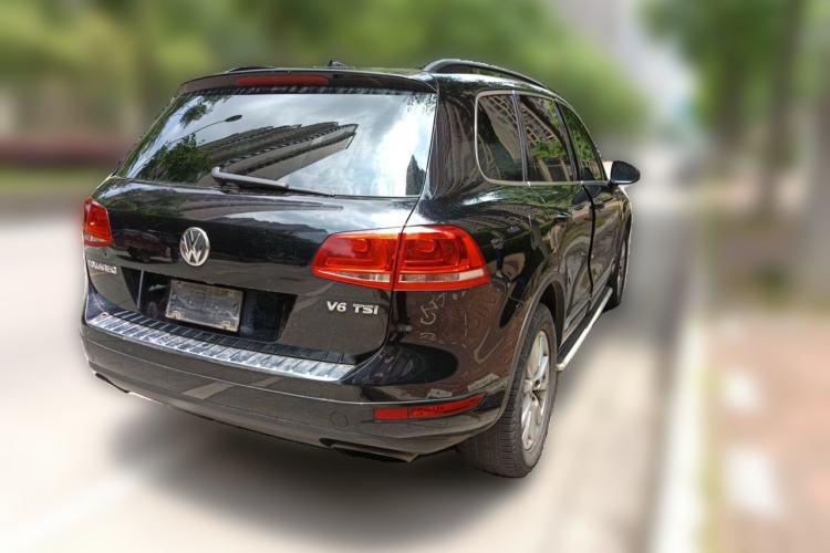 Used Volkswagen Touareg 2011 3.0 TSI High-End Version Rear Right 45 Deg