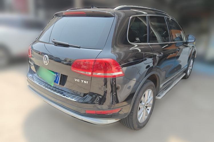 Used Volkswagen Touareg 2011 3.0 TSI High-End Version Rear Right 45 Deg