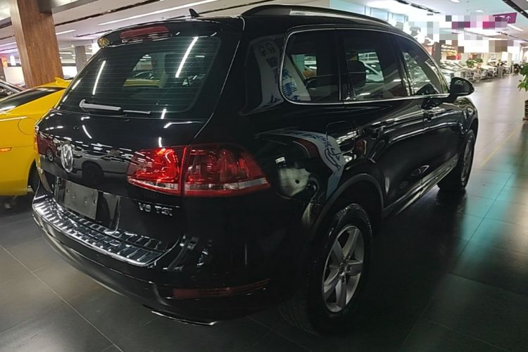 Used Volkswagen Touareg 2011 3.0 TSI Comfort Version Rear Right 45 Deg