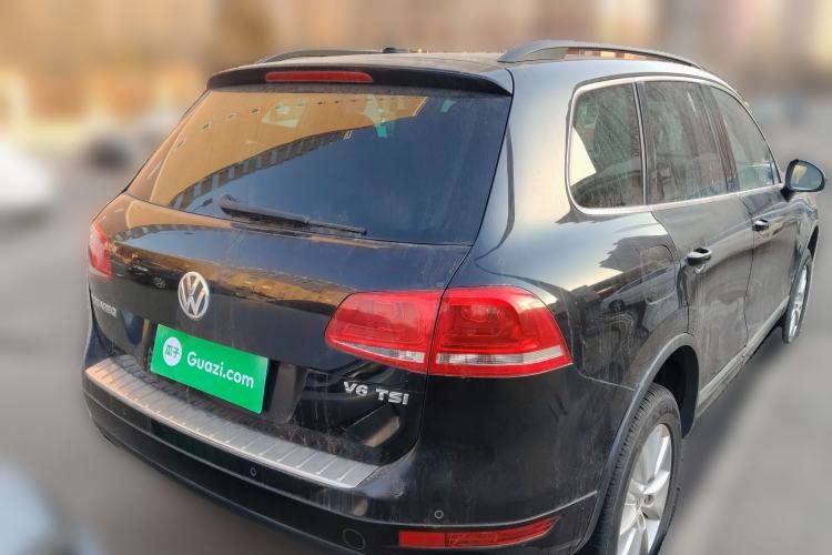 Used Volkswagen Touareg 2011 3.0 TSI High-End Version Rear Right 45 Deg