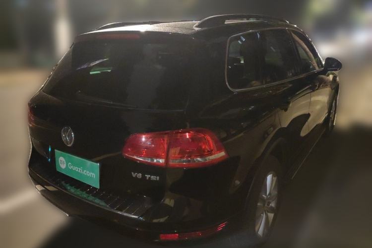 Used Volkswagen Touareg 2011 3.0 TSI High-End Version Rear Right 45 Deg