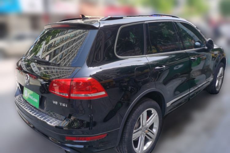 Used Volkswagen Touareg 2011 3.0 TSI Comfort Version Rear Right 45 Deg