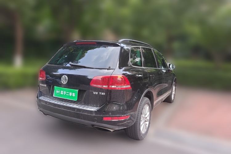 Used Volkswagen Touareg 2011 3.0 TSI High-End Version Rear Right 45 Deg