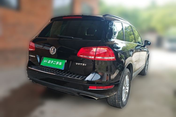 Used Volkswagen Touareg 2011 3.0 TSI High-End Version Rear Right 45 Deg
