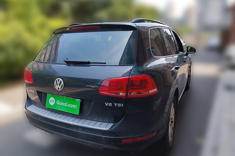 Used Volkswagen Touareg 2011 3.0 TSI High-End Version Rear Right 45 Deg