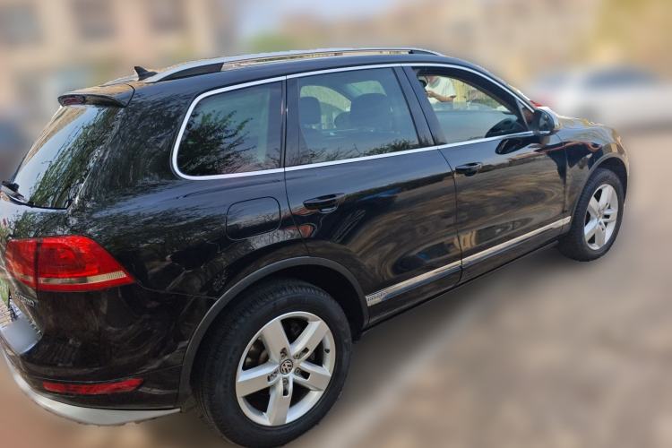 Used Volkswagen Touareg 2011 3.0 TSI Hybrid Rear Right 45 Deg
