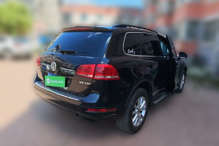Used Volkswagen Touareg 2011 3.0 TSI High-End Version Rear Right 45 Deg