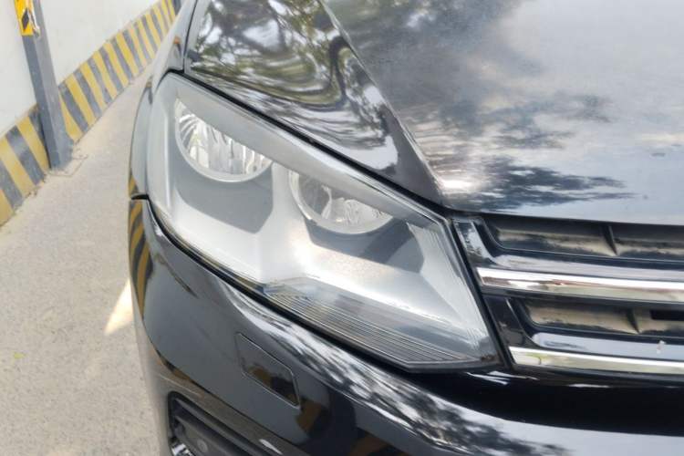 Used Volkswagen Touareg 2011 3.0 TSI Standard Version Right Front Headlight