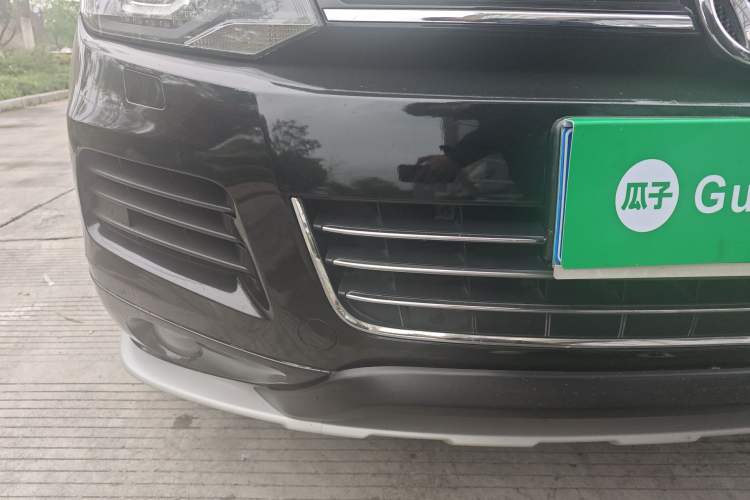 Used Volkswagen Touareg 2011 3.0 TSI Comfort Version Right Front Headlight