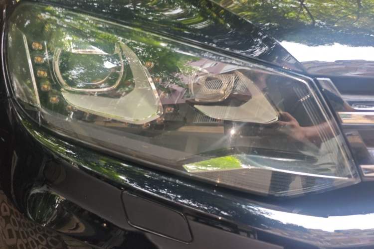 Used Volkswagen Touareg 2011 3.0 TSI High-End Version Right Front Headlight