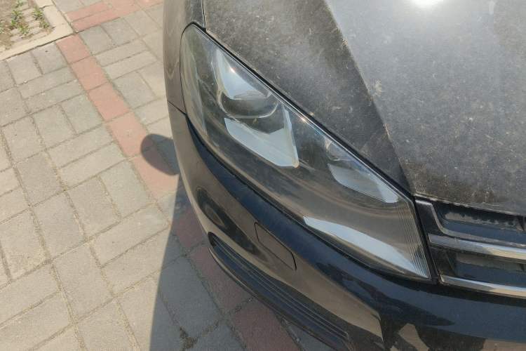 Used Volkswagen Touareg 2011 3.0 TSI High-End Version Right Front Headlight