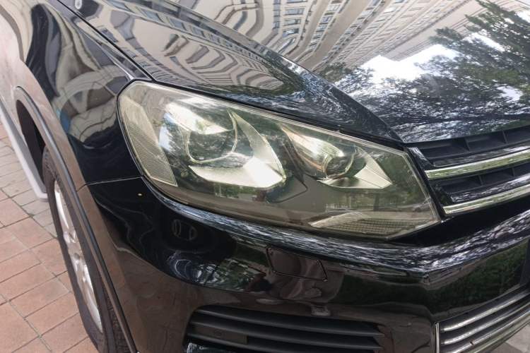 Used Volkswagen Touareg 2011 3.0 TDI Diesel Standard Version Right Front Headlight