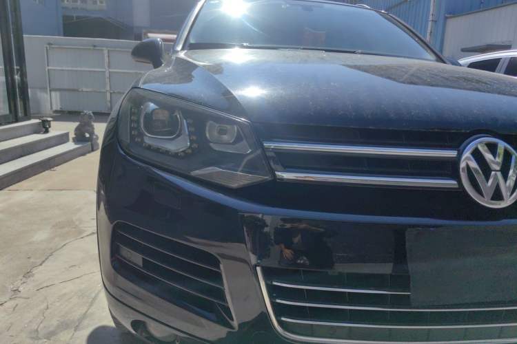 Used Volkswagen Touareg 2011 3.0 TDI Diesel Comfort Version Right Front Headlight