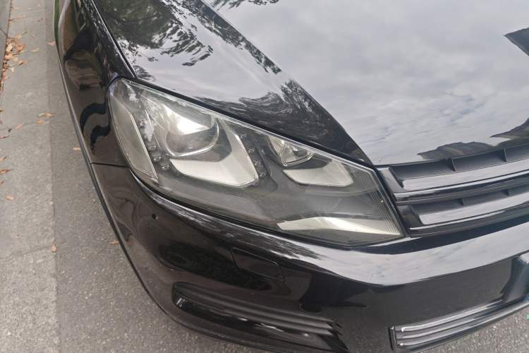Used Volkswagen Touareg 2011 3.0 TSI Standard Version Right Front Headlight