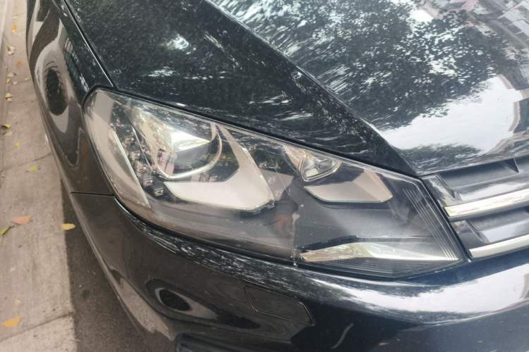 Used Volkswagen Touareg 2011 3.0 TSI Comfort Version Right Front Headlight