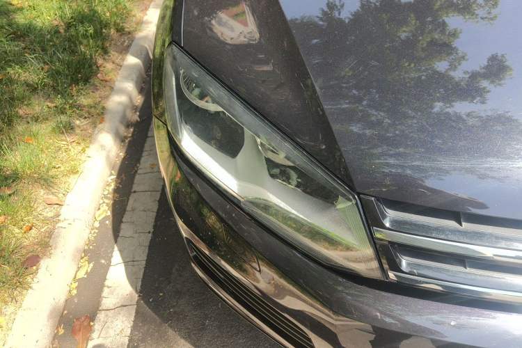 Used Volkswagen Touareg 2011 3.0 TSI Standard Version Right Front Headlight