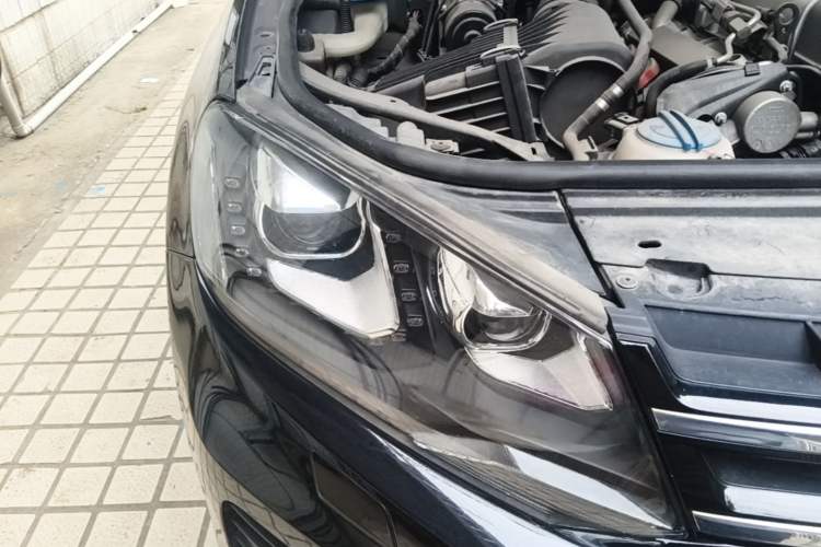 Used Volkswagen Touareg 2011 3.0 TSI Standard Version Right Front Headlight