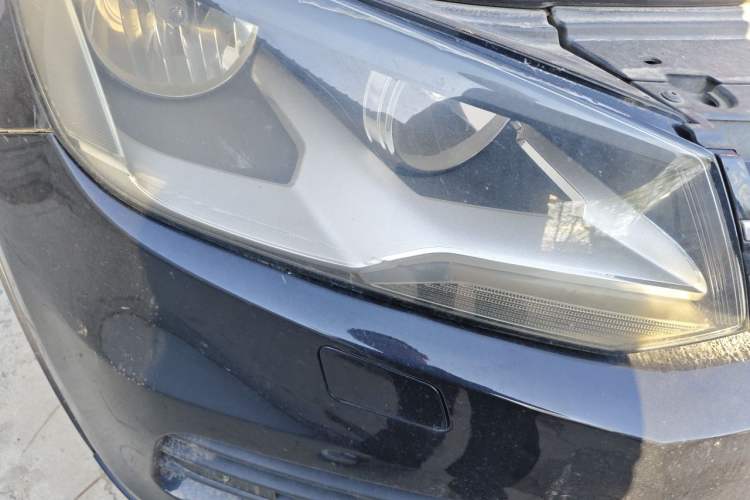 Used Volkswagen Touareg 2011 3.0 TSI Standard Version Right Front Headlight