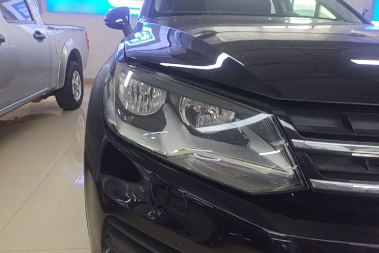 Used Volkswagen Touareg 2011 3.0 TSI Standard Version Right Front Headlight