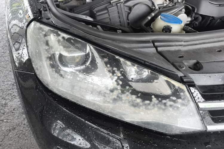 Used Volkswagen Touareg 2011 3.0 TSI Comfort Version Right Front Headlight