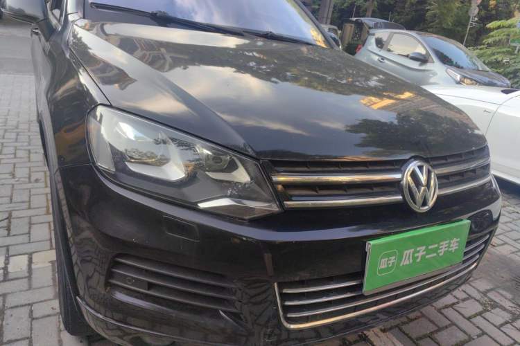 Used Volkswagen Touareg 2011 3.0 TSI Comfort Version Right Front Headlight