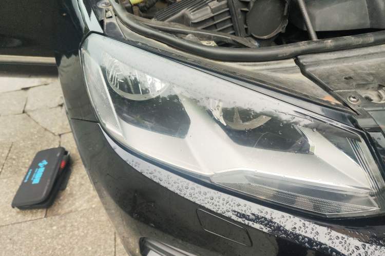 Used Volkswagen Touareg 2011 3.0 TDI Diesel Standard Version Right Front Headlight
