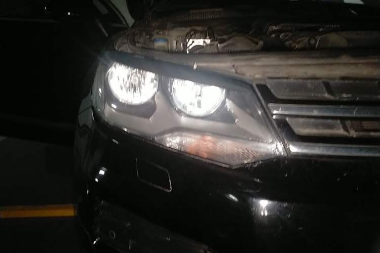Used Volkswagen Touareg 2011 3.0 TSI Standard Version Right Front Headlight